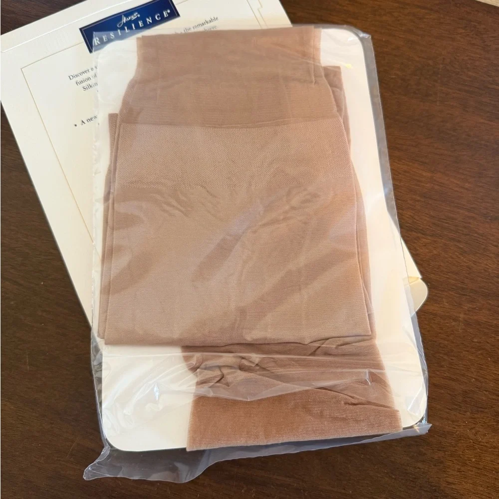 Hanes Resilience Pantyhose